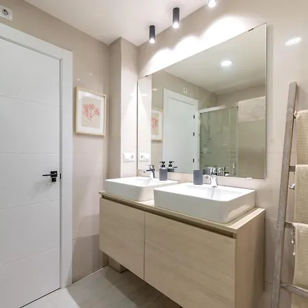 Victoria 16 Premium By Nagoa Homes Apartment