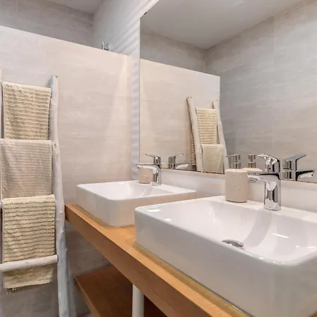 Victoria 16 Premium By Nagoa Homes Apartment Malaga